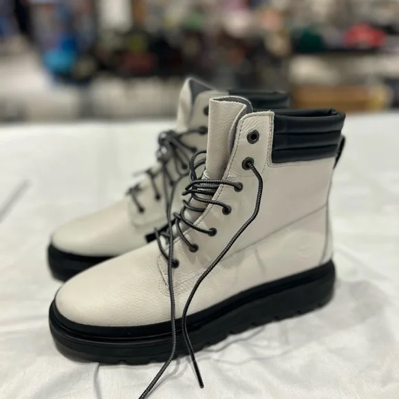 Timberland Boots - Picture 3 of 7